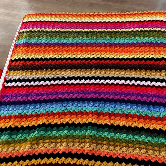 Handmade Crochet Afghan Blanket Multicolor Shell Stitch rainbow - Picture 4 of 7